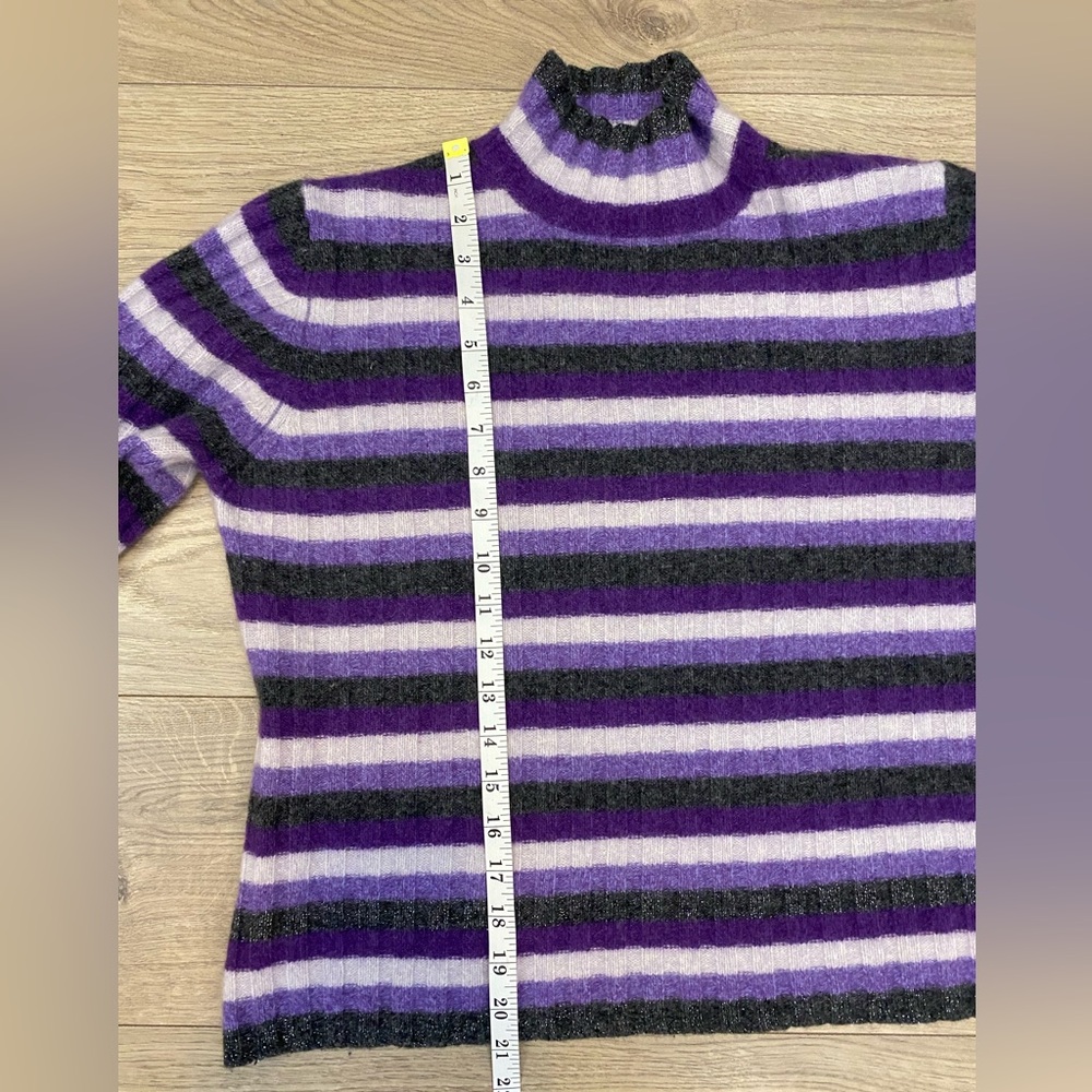 80% wool striped cropped sweater Size M EUC - Picture 10 of 11